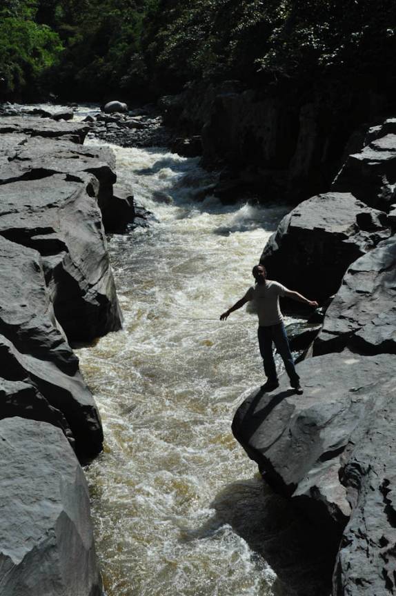 Visita ao 'Estrecho', ponto onde o leito do poderoso rio Magdalena se estreita a apenas dois metros! (em San Agustín, na Colômbia)